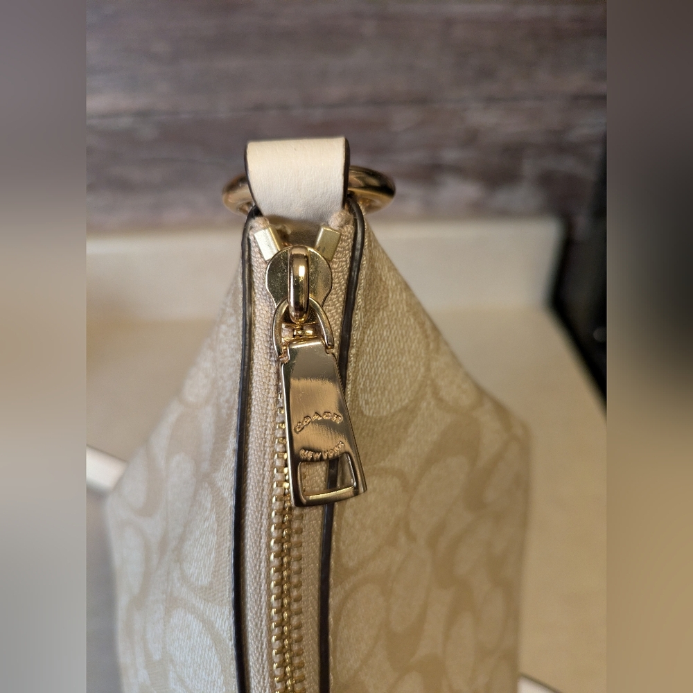 Coach 87826 Gorgeous Abby Crossbody/Shoulder Bag Like New - Picture 8 of 16